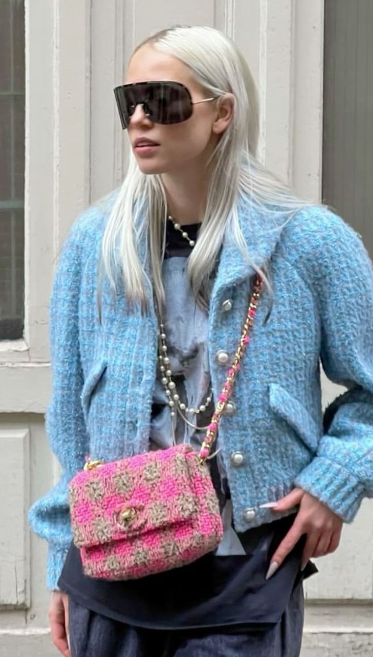 صيحة الموسم.. اللؤلؤ الجريء يتألق في عروض الأزياء العالمية