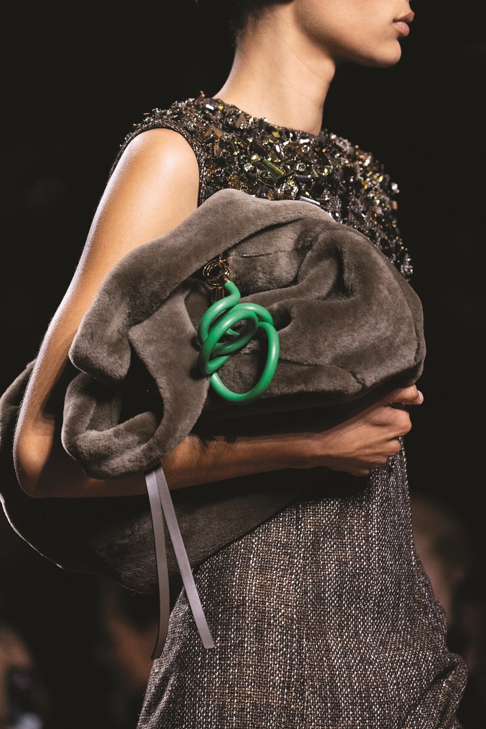 «Fendi Spy».. حقيبة الأسرار تعود بحلة جديدة