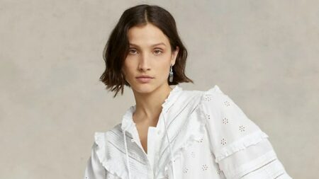 قماش الـ«Eyelet».. لمسة بوهيمية أنثوية تزيّن «اللوك» أواخر الصيف