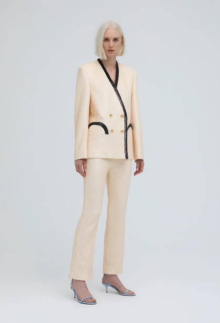 دليلكِ لاختيار إطلالتك كضيفة في الأعراس.. أفكار أنيقة تناسب حفلات الزفاف