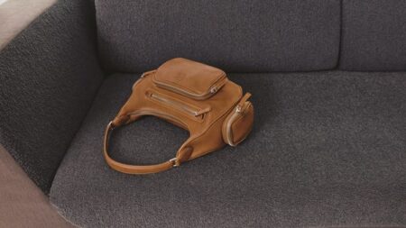 حقيبة «Pocket».. من «Miu Miu» تصميم مثالي لإطلالة عصرية حقيبة «Pocket».. من «Miu Miu» تصميم مثالي لإطلالة عصرية