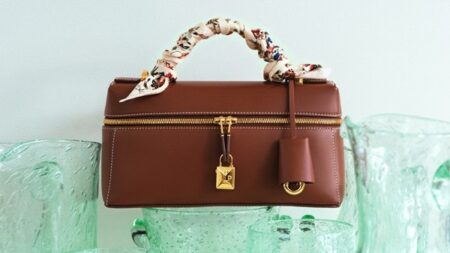 حقيبة «Extra Bag L23» من «Loro Piana»… تحفة موسم خريف وشتاء 2025-2026 حقيبة «Extra Bag L23» من «Loro Piana»... تحفة موسم خريف وشتاء 2025-2026