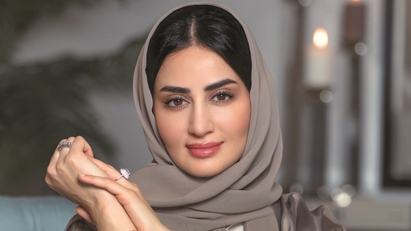 فاطمة الهاشمي: أحتفي بجمال وقوة المرأة الإماراتية فاطمة الهاشمي: أحتفي بجمال وقوة المرأة الإماراتية
