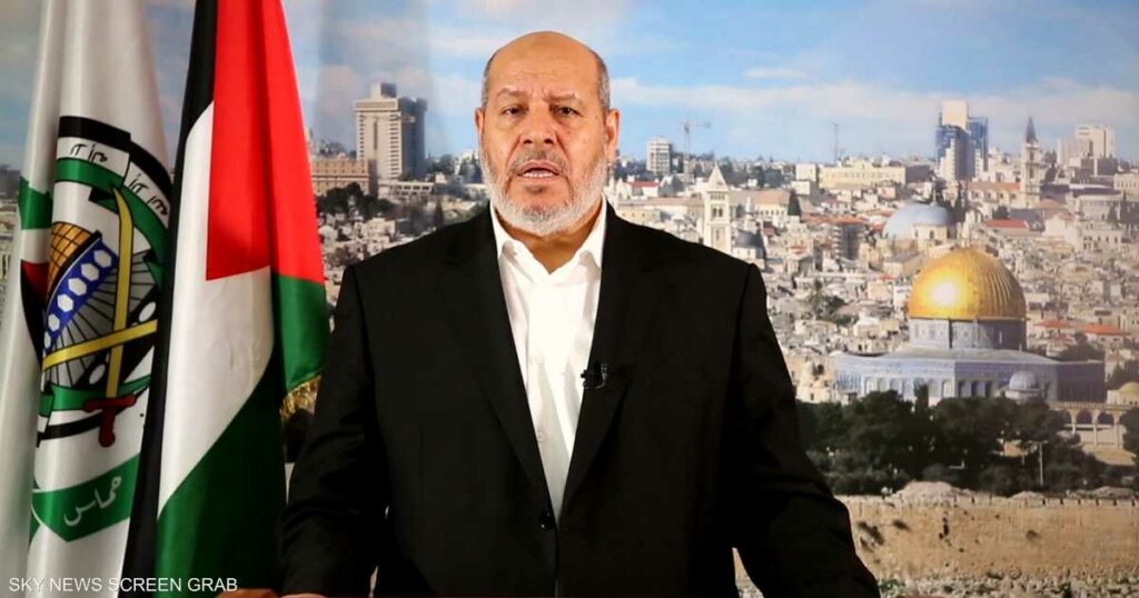 حماس تؤكد أن الحية على قيد الحياة: أدى صلاة الجنازة على نجله