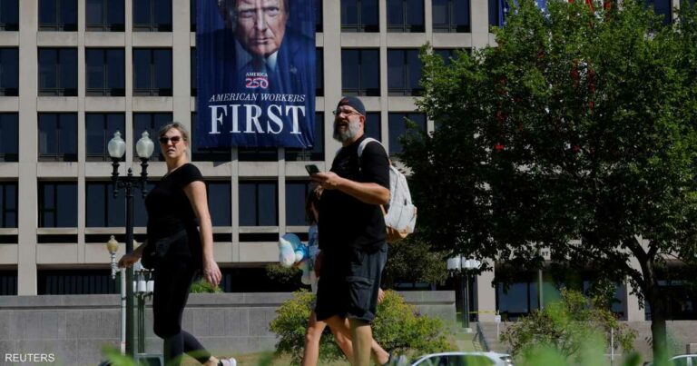 كيف يغير الانخفاض "التاريخي" في الهجرة سوق العمل الأميركية؟