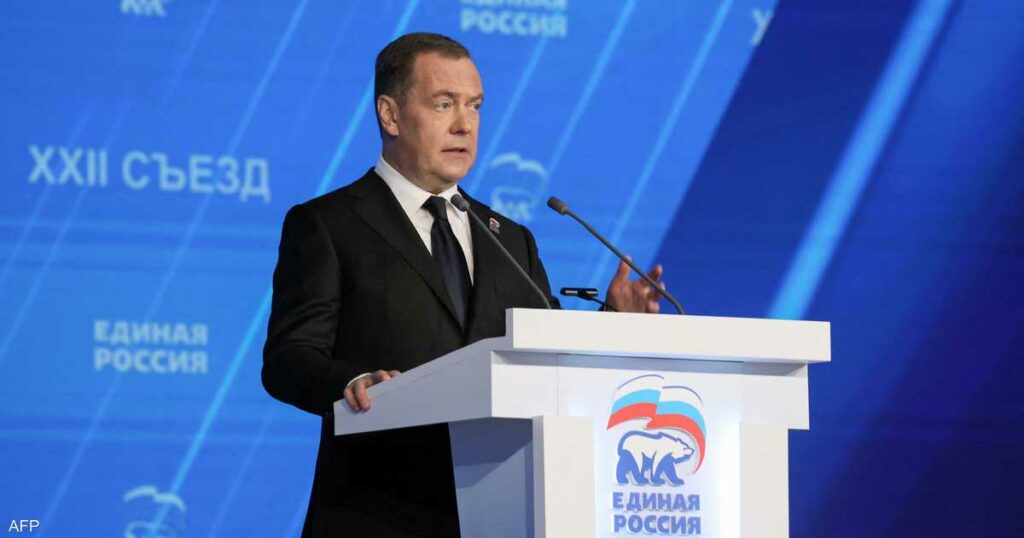 ميدفيدف يلوّح بمصادرة أراض أوكرانية وممتلكات التاج البريطاني