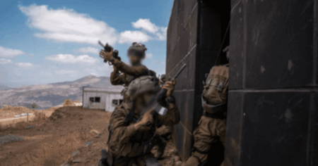 رصاص ومناورات.. تدريب إسرائيلي في منشأة تحاكي شوارع لبنان