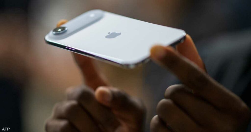 "أبل" تكشف عن أنحف هاتف "آيفون"