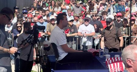 أول صور "واضحة" للمتهم بقتل تشارلي كيرك.. من هو؟