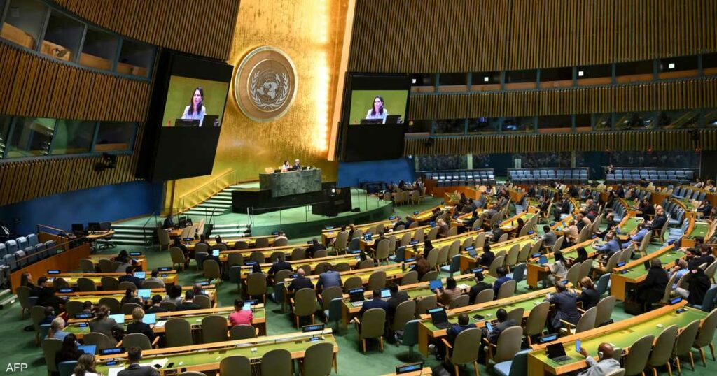 الشيخ وماكرون يرحبان بإقرار "إعلان نيويورك"