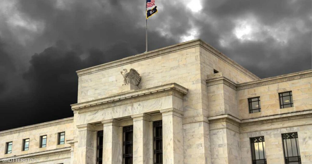 الفيدرالي تحت نيران السياسة: انهيار الثقة يضعف هيمنة الدولار