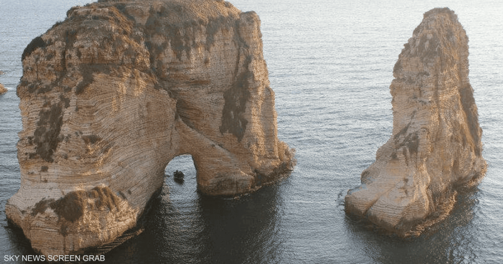 صورة حسن نصر الله على "صخرة الروشة" في بيروت تثير الجدل