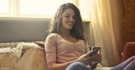 ظاهرة الحب الافتراضي تغزو مصر.. تحذير من تداعيات خطيرة