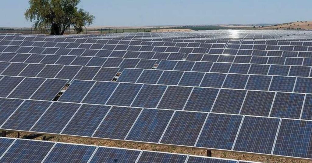 العراق يفتتح أول محطة للطاقة الشمسية