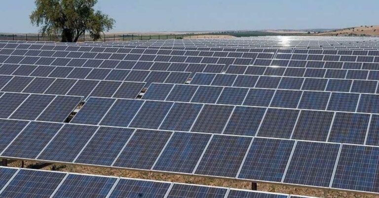 العراق يفتتح أول محطة للطاقة الشمسية