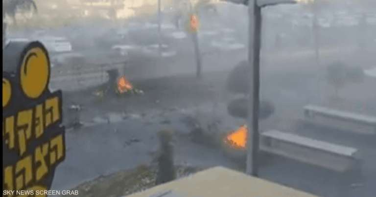 بالفيديو.. مسيرة حوثية تستهدف مدينة إيلات وتوقع 19 مصابا