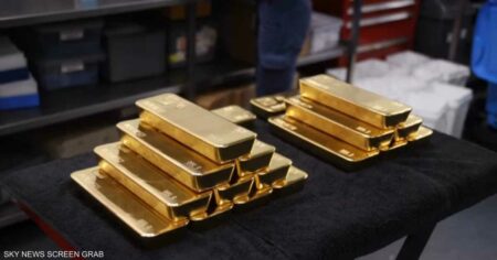 سينغ: الذهب سيبقى قويا حتى العام المقبل والدولار سيعاني