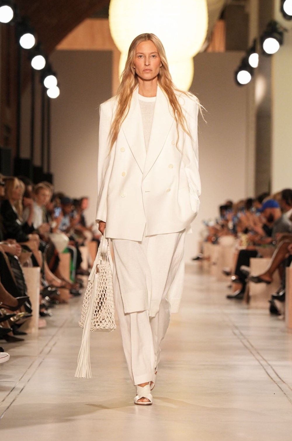 مجموعة مايكل كورس لربيع وصيف 2026.. توازنٌ بين الخلود والتحول العصري