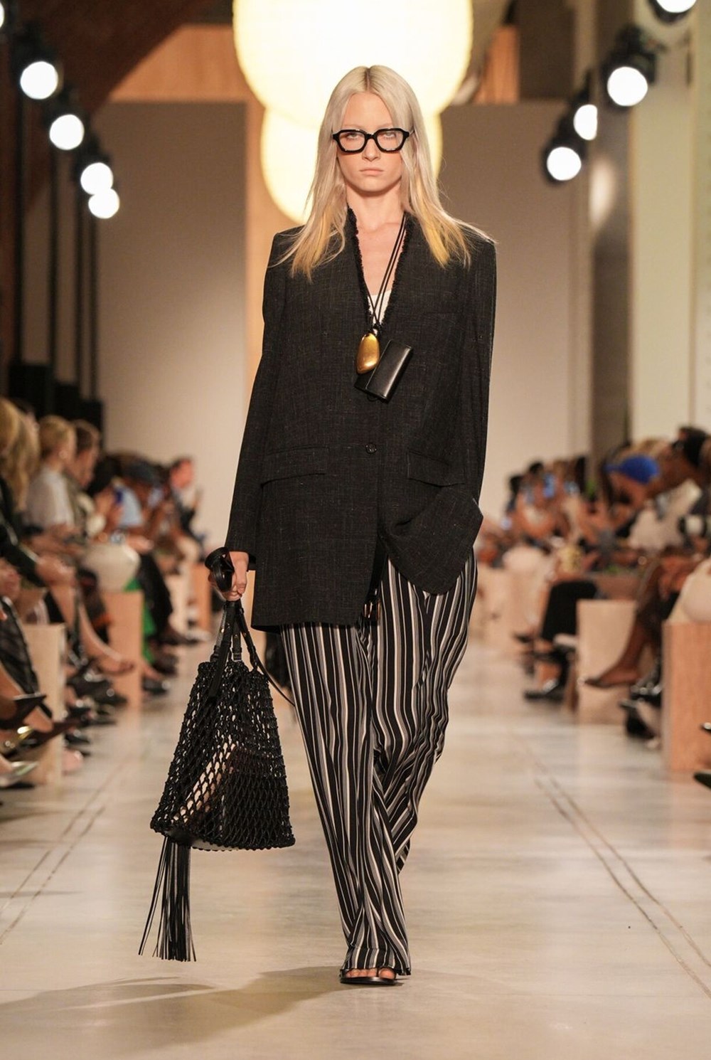 مجموعة مايكل كورس لربيع وصيف 2026.. توازنٌ بين الخلود والتحول العصري