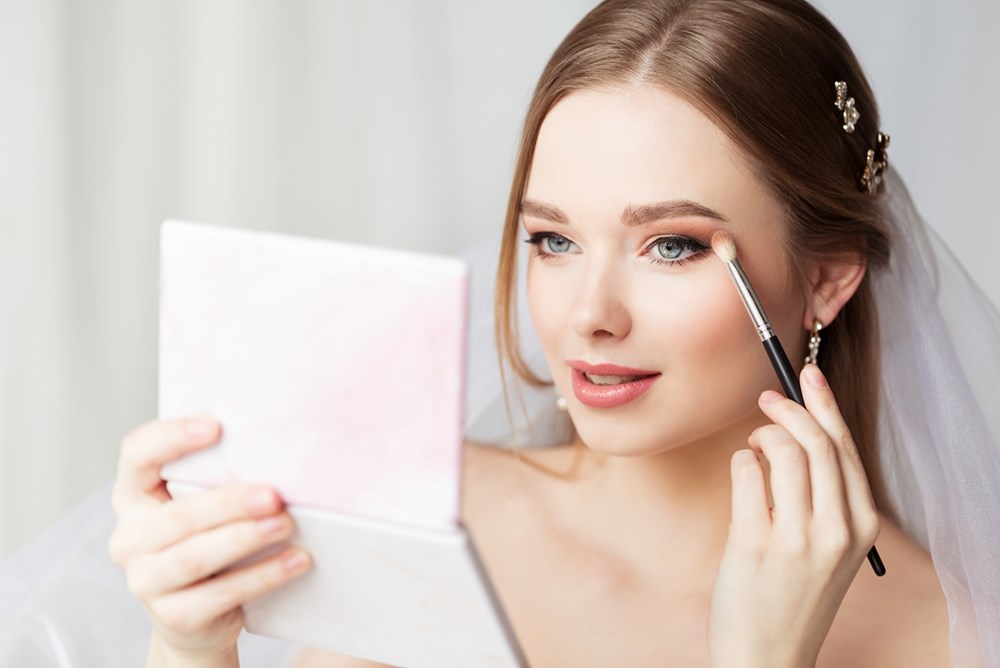 من الطبيعي إلى الرومانسي.. أفضل إطلالات المكياج للعرائس في الخريف