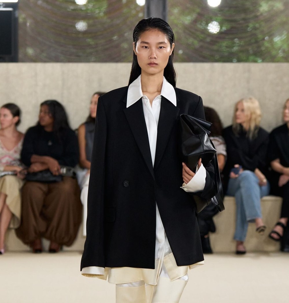 أزياء ربيع وصيف 2026.. أبرز إطلالات اليوم الخامس من أسبوع نيويورك للموضة