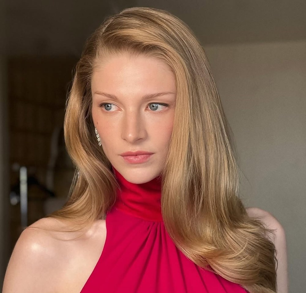 صيحات جمالية مفاجئة من حفل «Emmy Awards»