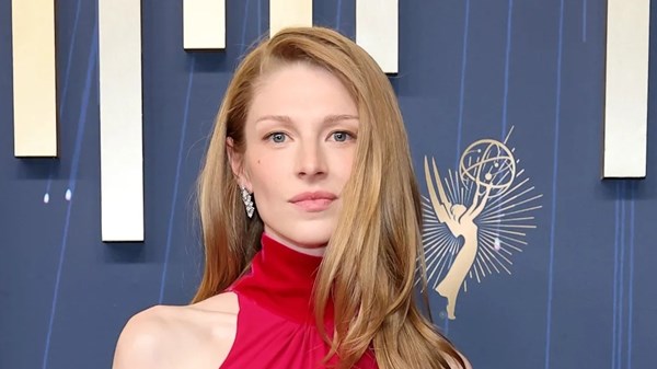 صيحات جمالية مفاجئة من حفل «Emmy Awards» صيحات جمالية مفاجئة من حفل «Emmy Awards»