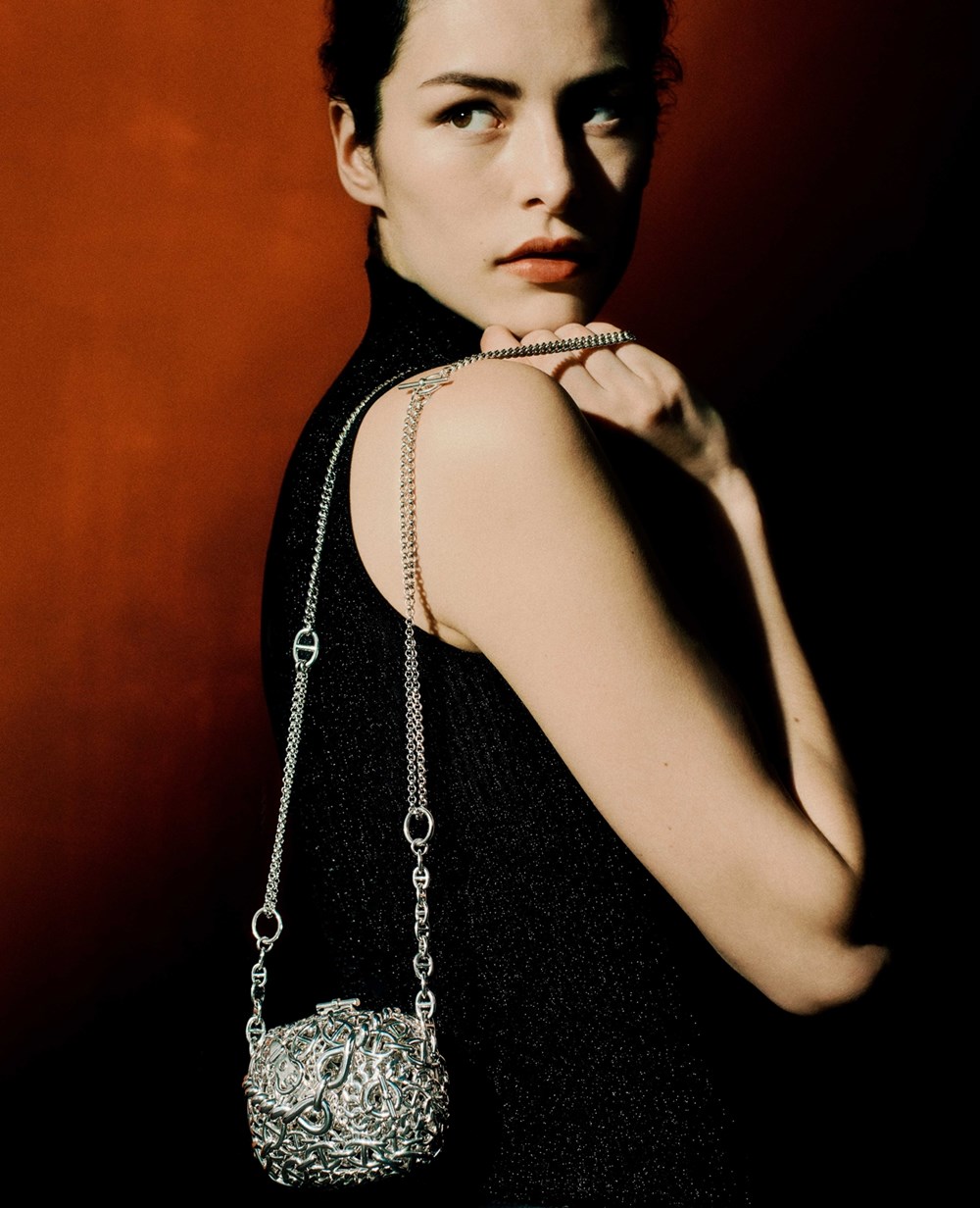 من المرسى إلى المجوهرات.. «Hermès» تعيد ابتكار أيقونتها الخالدة «Chaîne d'ancre»