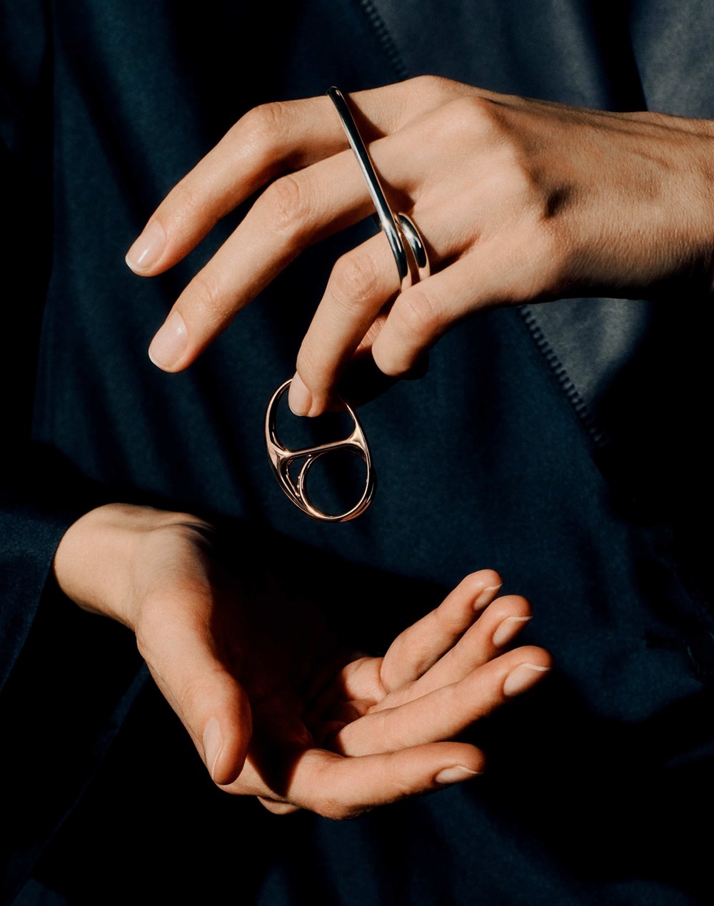 من المرسى إلى المجوهرات.. «Hermès» تعيد ابتكار أيقونتها الخالدة «Chaîne d'ancre»