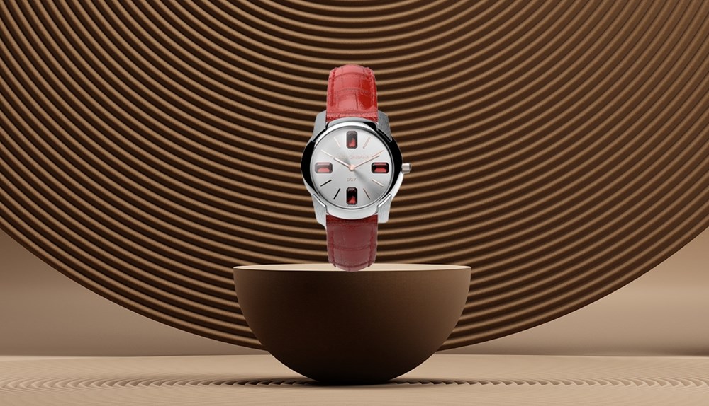 ساعات باللون الأحمر الداكن تميز إطلالاتكِ المسائية