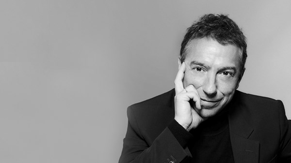 شراكة جديدة تعيد رسم مشهد النظارات الفاخرة.. بين «Valentino» و«Kering Eyewear» شراكة جديدة تعيد رسم مشهد النظارات الفاخرة.. بين «Valentino» و«Kering Eyewear»