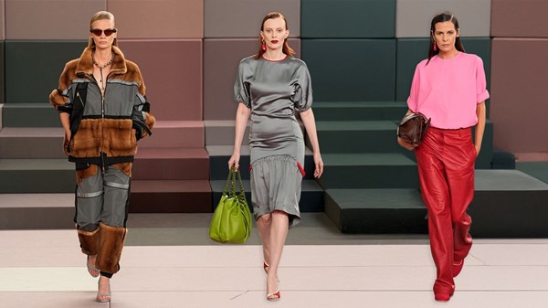 «FENDI» لربيع وصيف 2026.. الجمع بين الحرفية وروح الدعابة السريالية «FENDI» لربيع وصيف 2026.. الجمع بين الحرفية وروح الدعابة السريالية