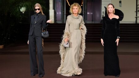 «غوتشي» تكسر قواعد عروض الأزياء تحت قيادة ديمنا غفاساليا «غوتشي» تكسر قواعد عروض الأزياء تحت قيادة ديمنا غفاساليا