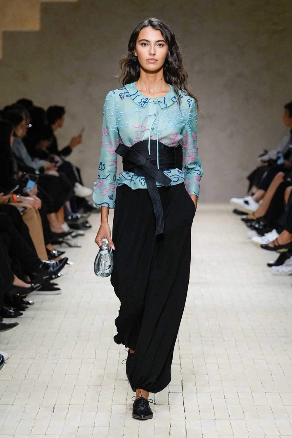 مجموعة «Emporio Armani» تُكرّم الراحل جورجيو أرماني