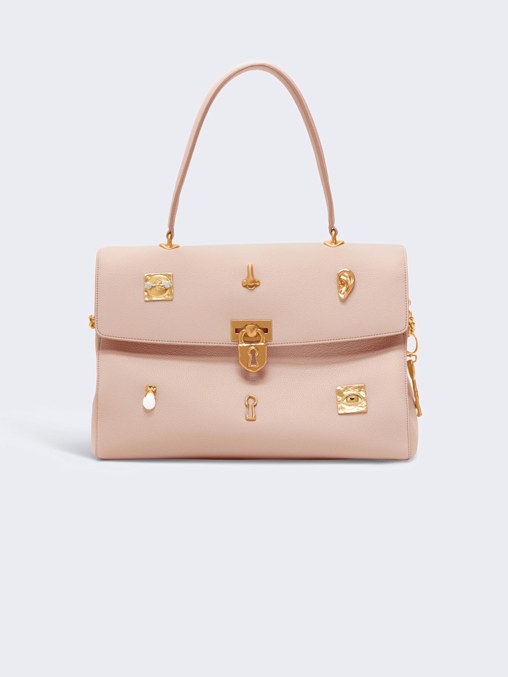 إكسسوارات أنيقة.. لتعزيز إطلالاتكِ الخريفية