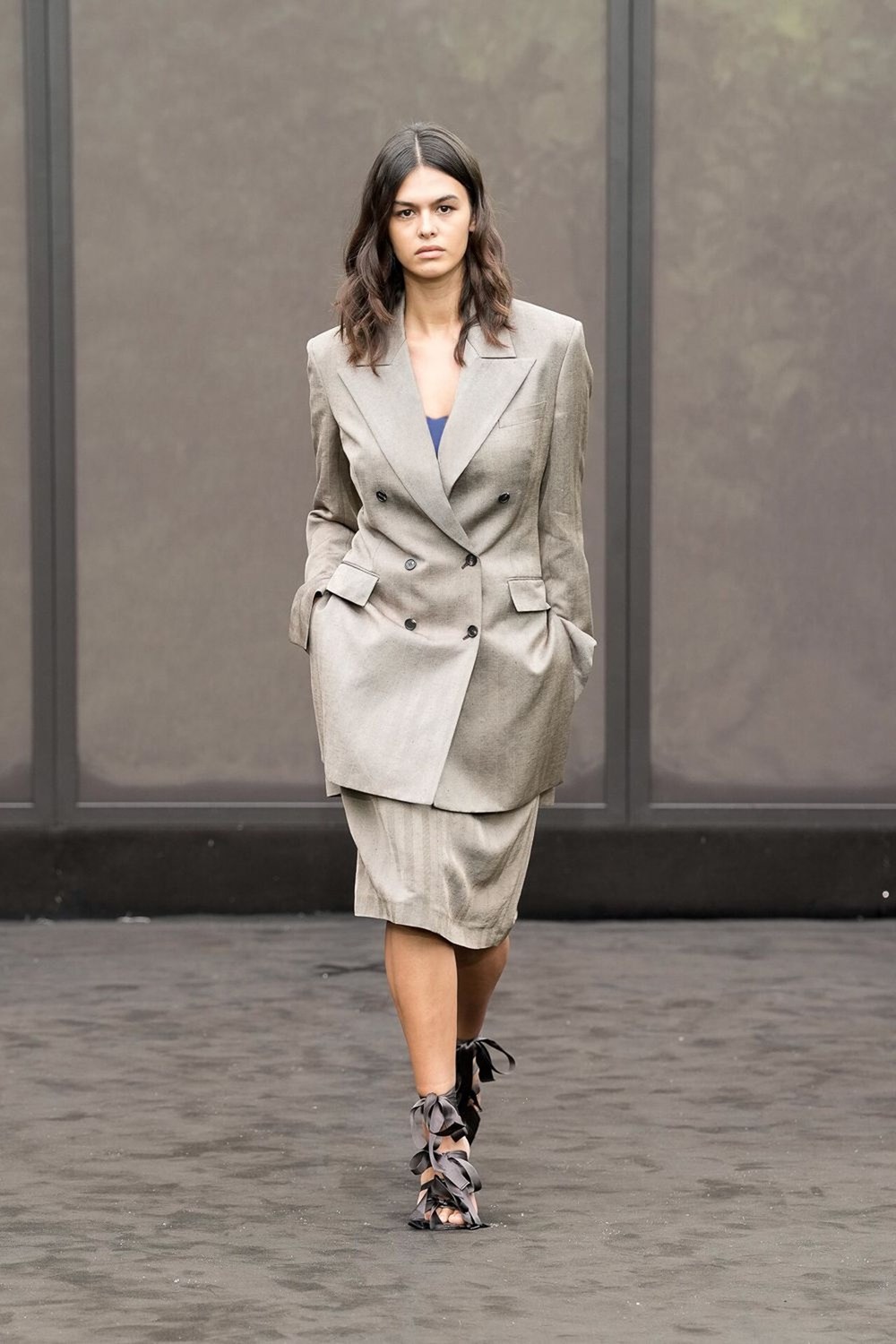 أسبوع ميلانو للموضة يخطف الأضواء في نهاية الأسبوع