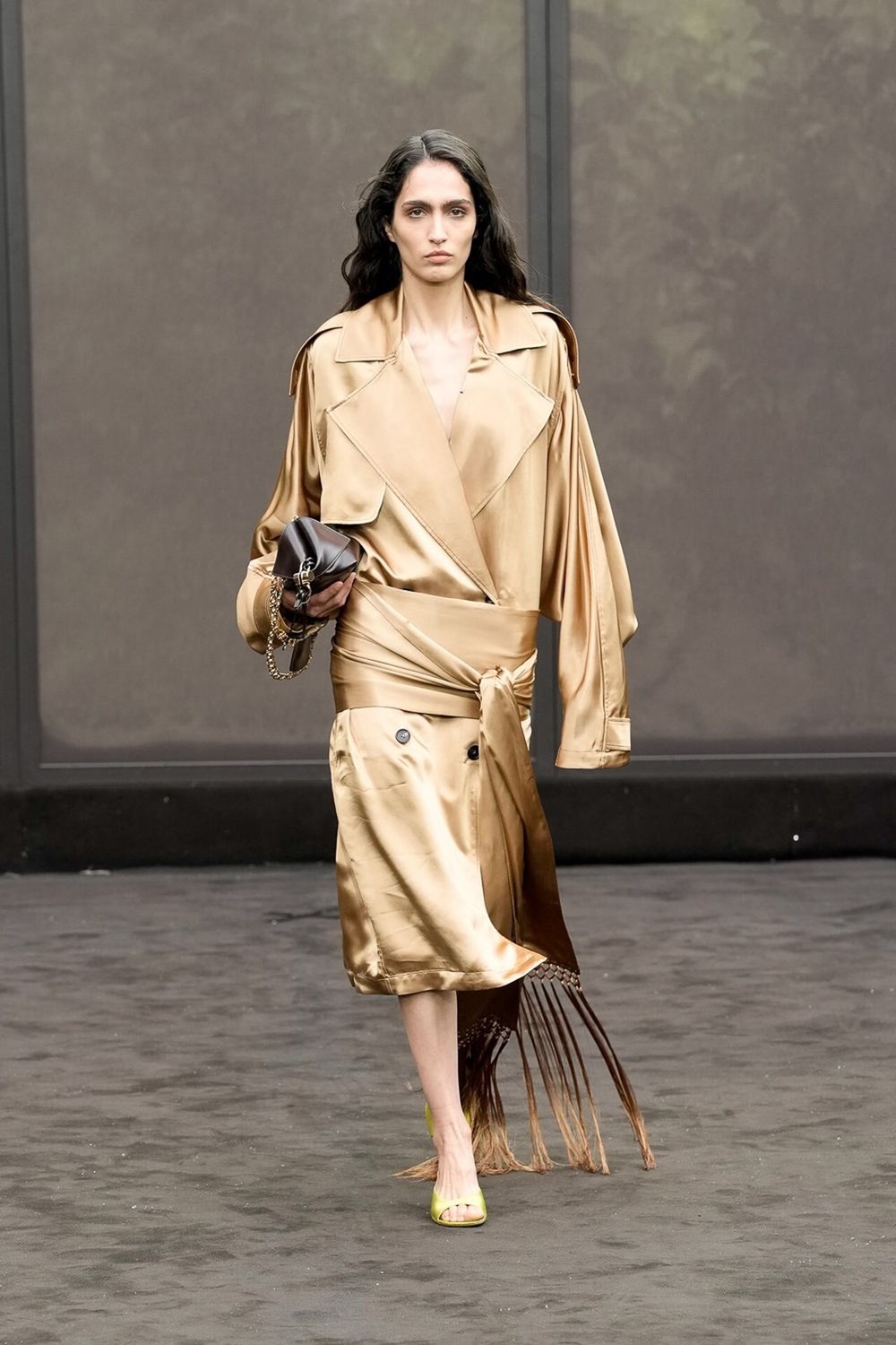 أسبوع ميلانو للموضة يخطف الأضواء في نهاية الأسبوع