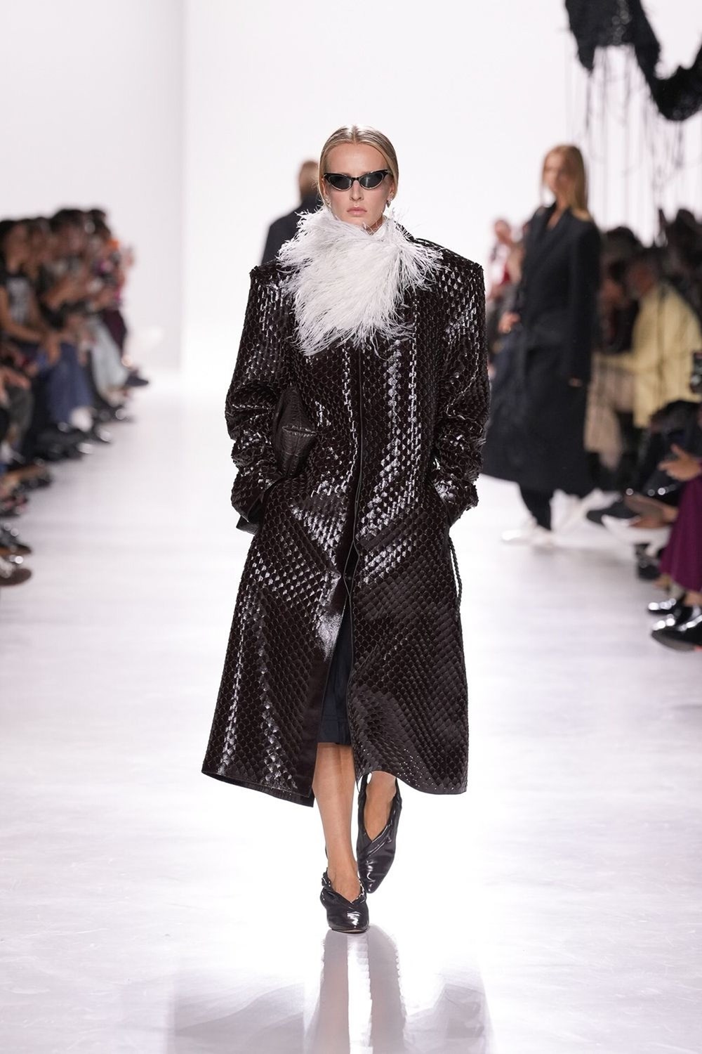 أسبوع ميلانو للموضة يخطف الأضواء في نهاية الأسبوع