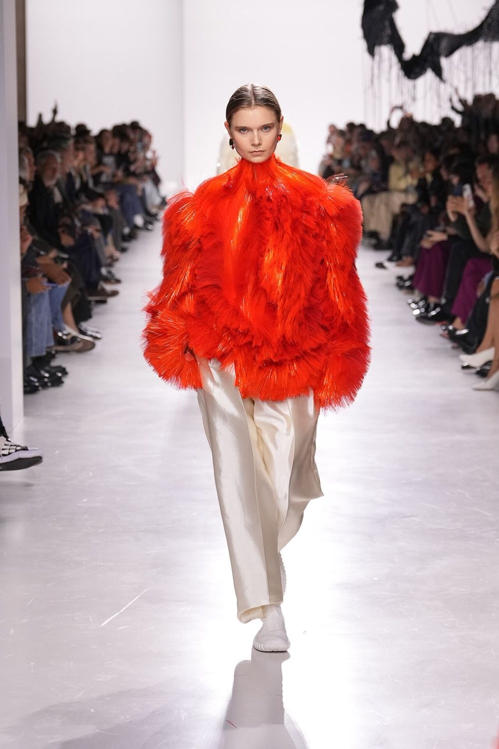 أسبوع ميلانو للموضة يخطف الأضواء في نهاية الأسبوع