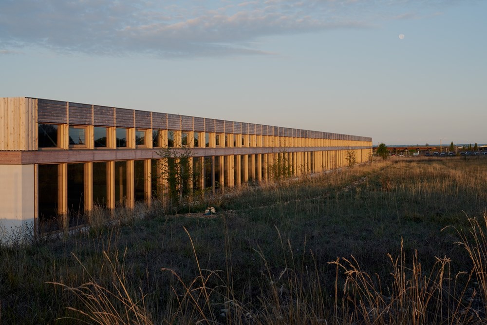 Hermès تفتتح ورشة جديدة تعزز الحِرَفية الفرنسية وتوفر مئات الوظائف