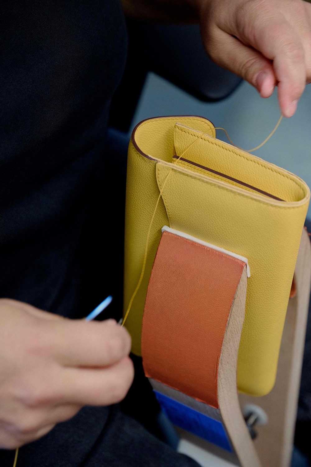 Hermès تفتتح ورشة جديدة تعزز الحِرَفية الفرنسية وتوفر مئات الوظائف