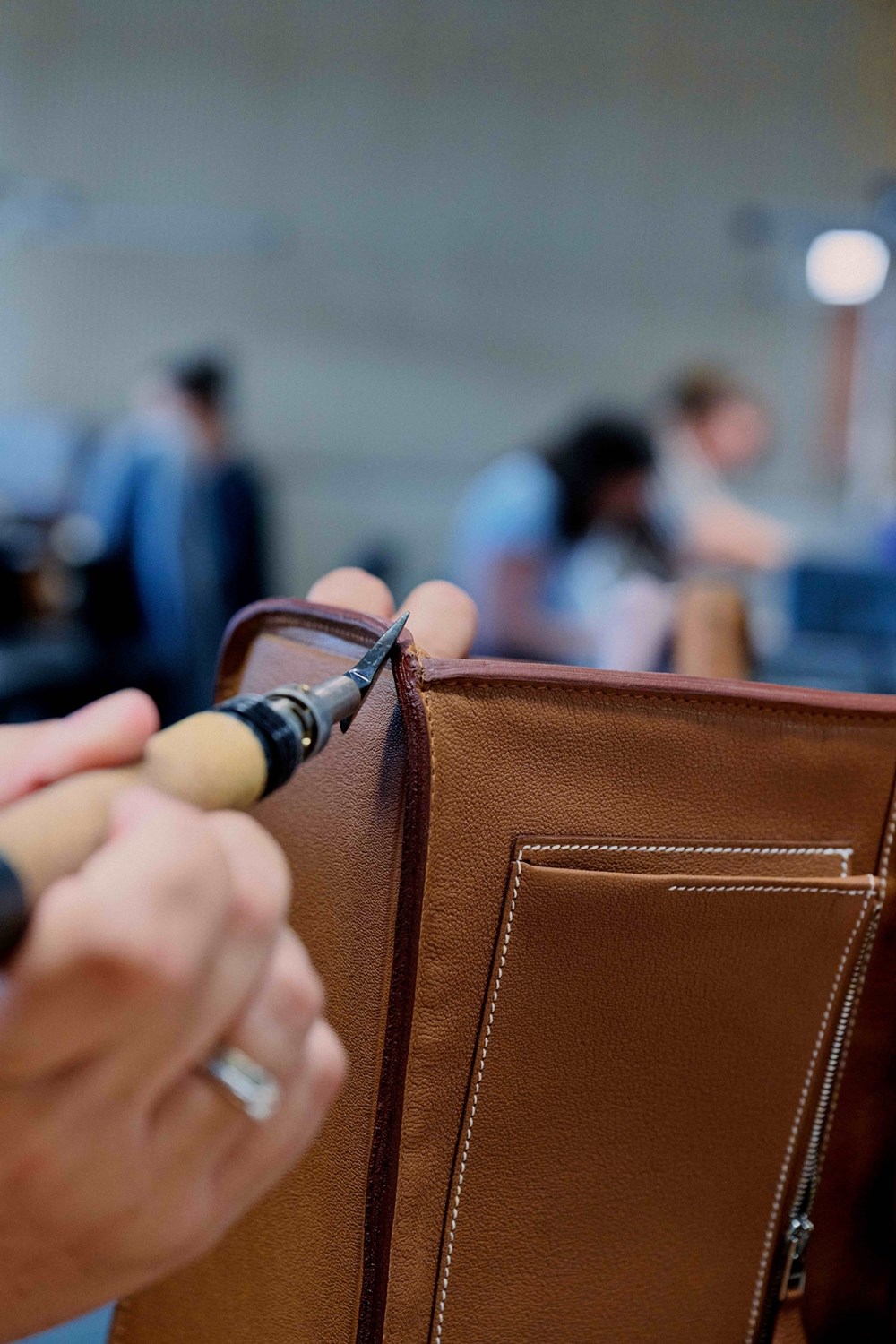 Hermès تفتتح ورشة جديدة تعزز الحِرَفية الفرنسية وتوفر مئات الوظائف