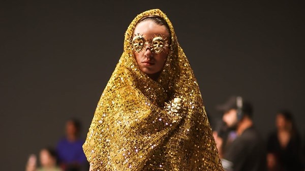 أزياء مُبهرة في اليوم الثاني من أسبوع دبي للموضة.. لربيع وصيف 2026 أزياء مُبهرة في اليوم الثاني من أسبوع دبي للموضة.. لربيع وصيف 2026