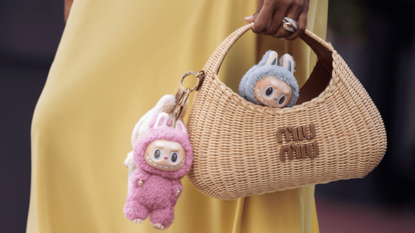 «لابوبو» تودع الصيف.. فما سيخلفها في عالم الإكسسوارات؟ «لابوبو» تودع الصيف.. فما سيخلفها في عالم الإكسسوارات؟