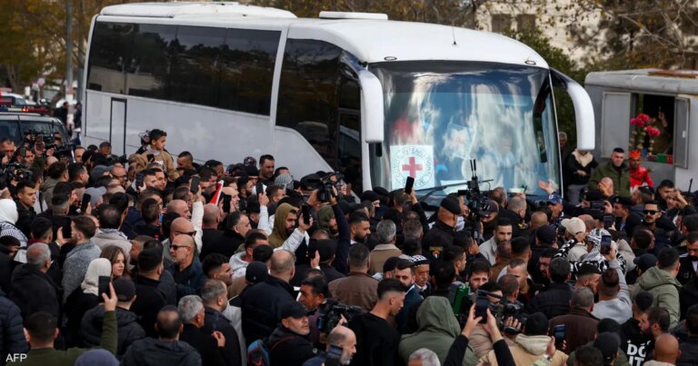 إسرائيل: الإفراج عن رهائننا أولا ثم إطلاق سراح المعتقلين