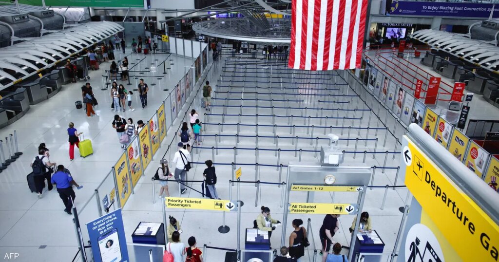 ترامب يقلص عدد اللاجئين ويفتح الباب لبيض جنوب إفريقيا