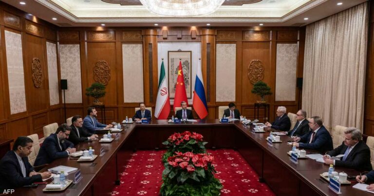 بعد عودة العقوبات.. ماذا يمكن أن تقدم روسيا والصين لإيران؟