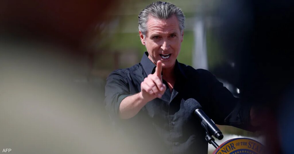 "عدو ترامب" يدرس الترشح لرئاسة أميركا في 2028