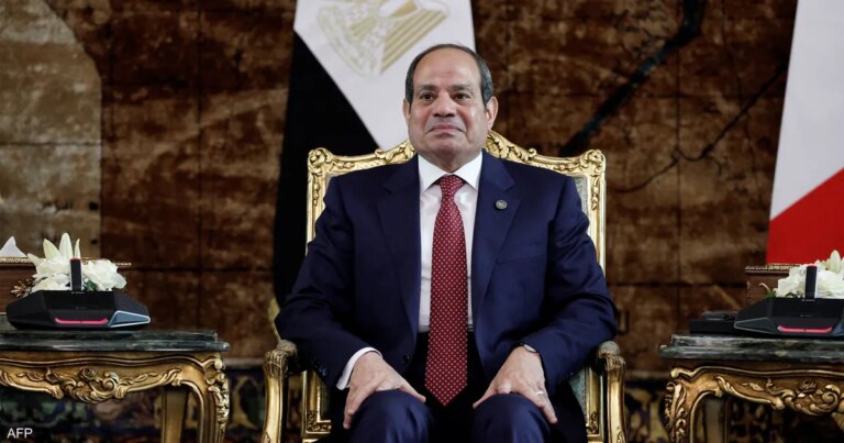 السيسي يدعو المدارس والجامعات إلى زيارة سيناء