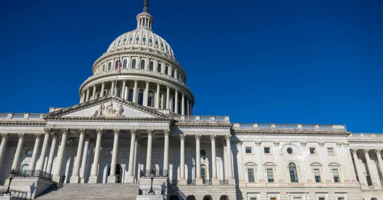 حريق وتماثيل مدمرة.. ماذا جرى في مبنى الكابيتول؟